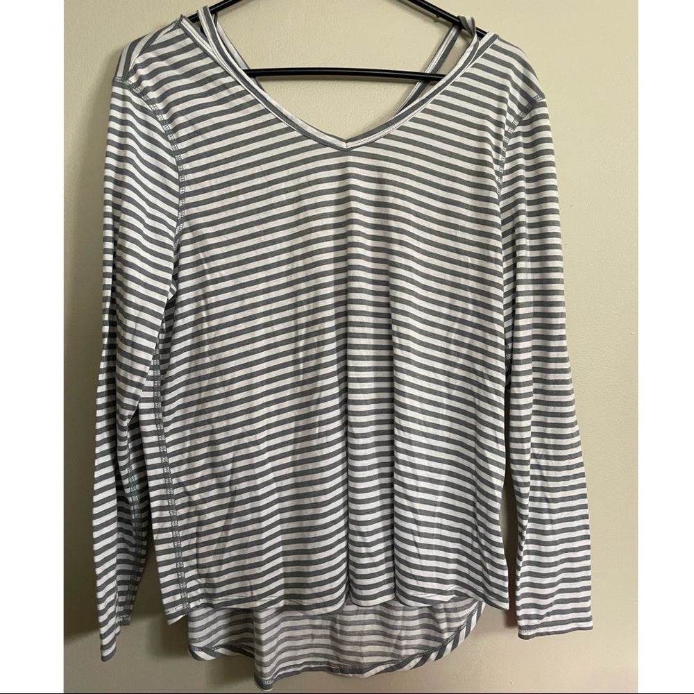 Old Navy Women’s Active Wear Long Sleeve~ Go Dry Line ~ XL